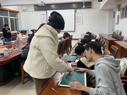 图二:孙水淼老师指导学生练习